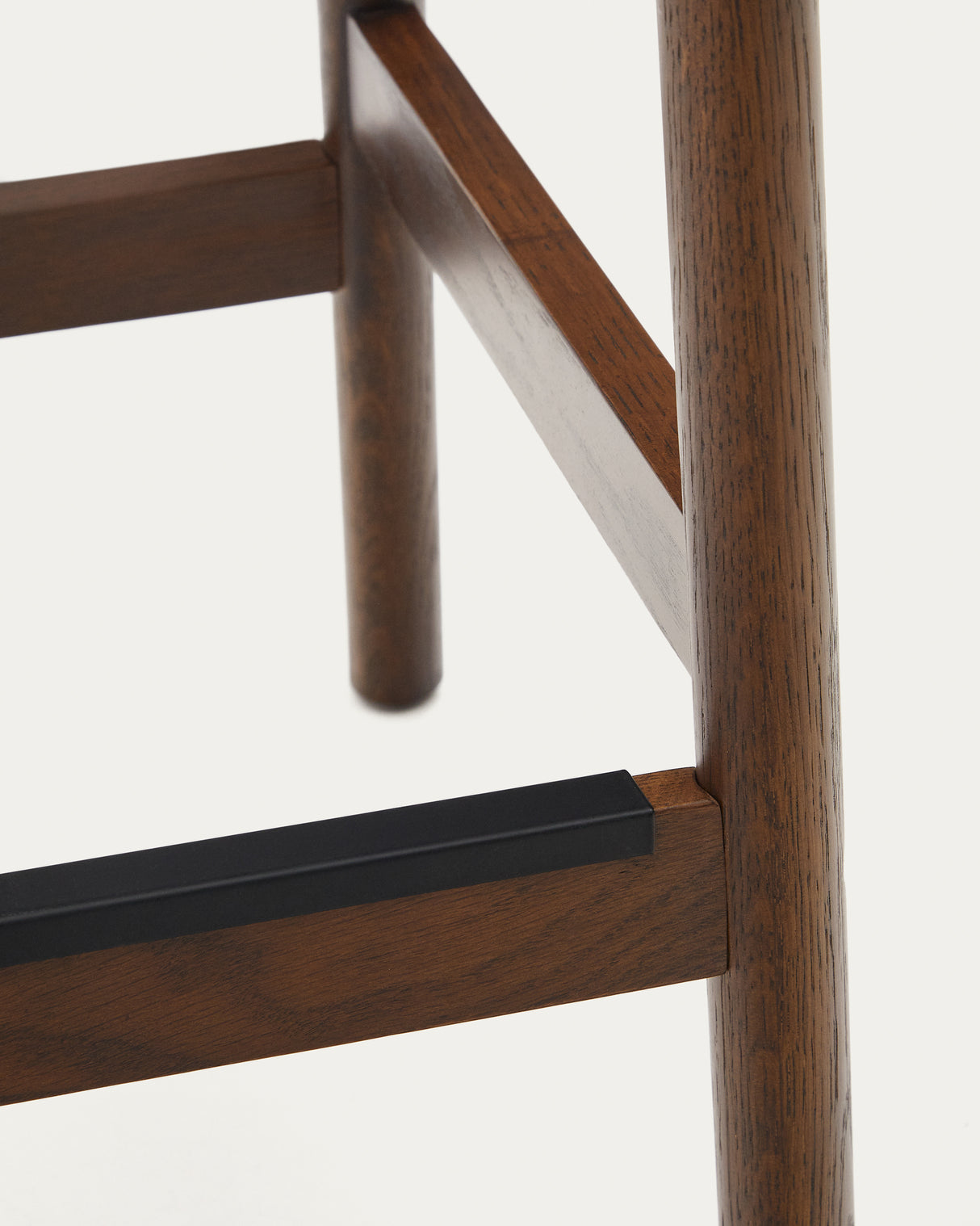 Yalia Hocker aus massivem Eichenholz mit Nussbaum-Finish und Seilsitz Höhe 65 cm FSC 100% - ZEN ZONE Furniture