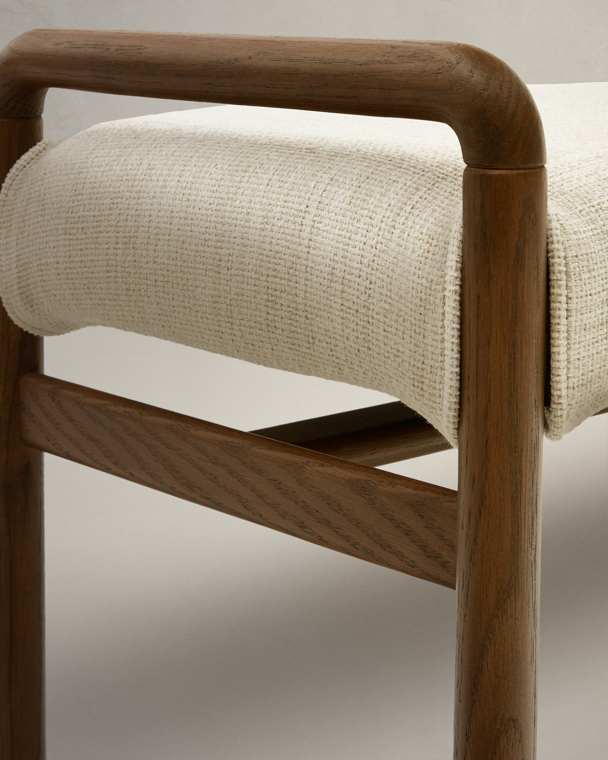 Macaret Polsterbank abnehmbarer Bezug massives Eichenholz Finish Nussbaum 120 cm FSC Mix Credit - ZEN ZONE Furniture