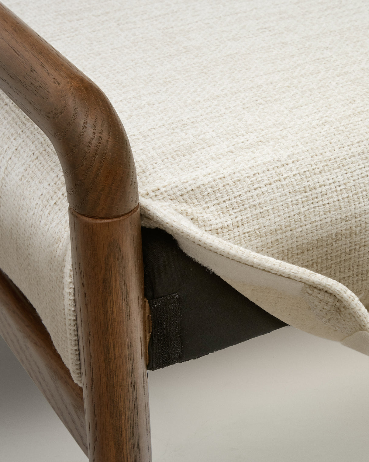 Macaret Polsterbank abnehmbarer Bezug massives Eichenholz Finish Nussbaum 120 cm FSC Mix Credit - ZEN ZONE Furniture