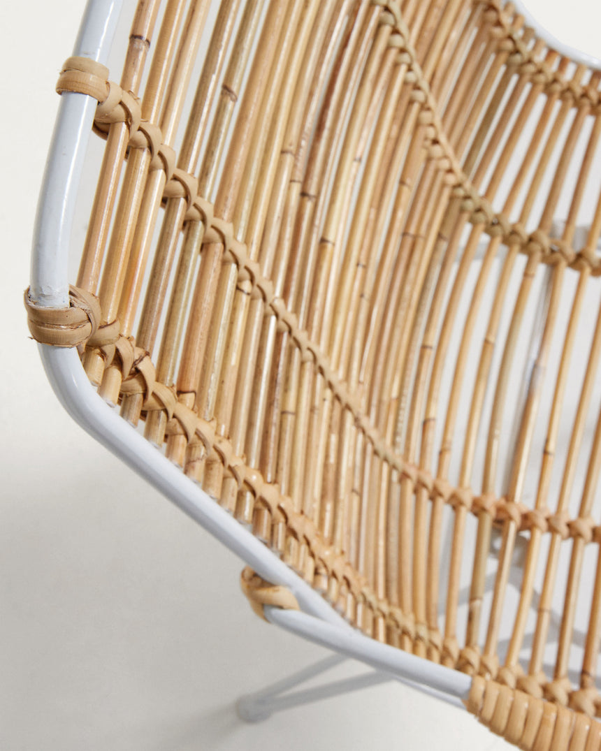 Tishana Stuhl mit Armlehnen aus Rattan und Stahl weiß - ZEN ZONE Furniture