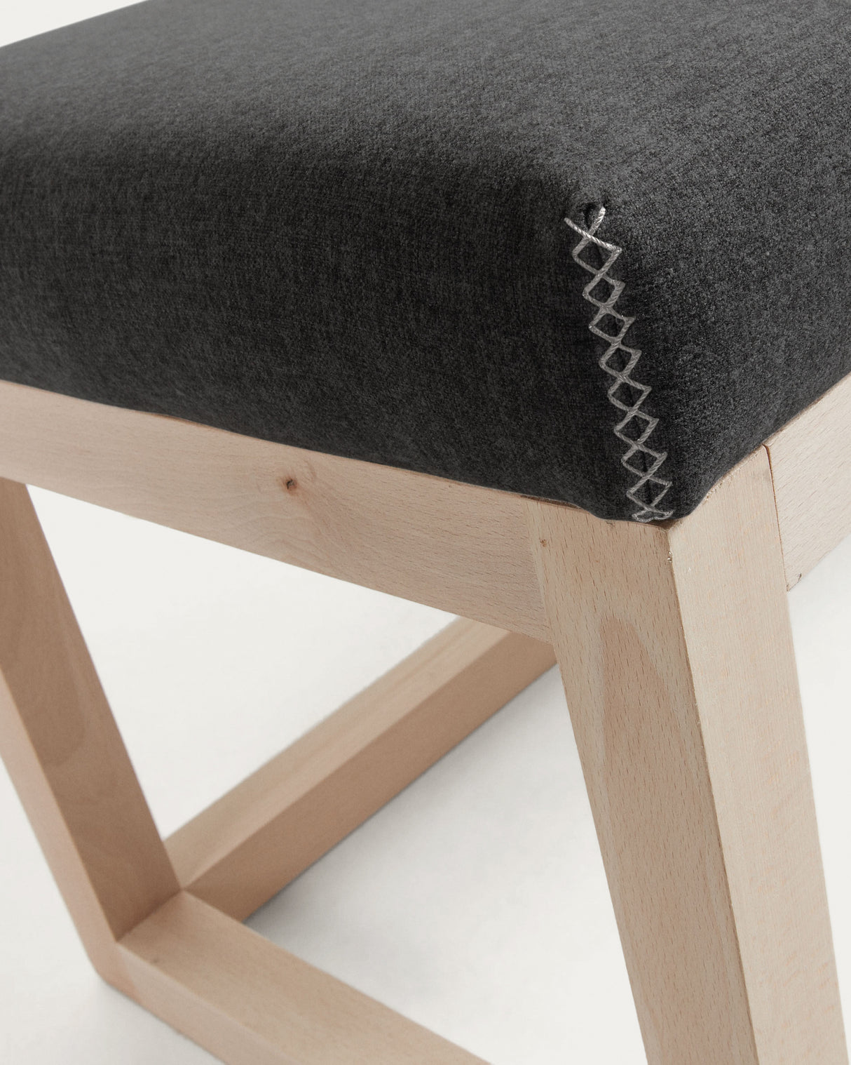 Polsterbank Loya in Schwarz aus massivem Buchenholz 128 cm - ZEN ZONE Furniture