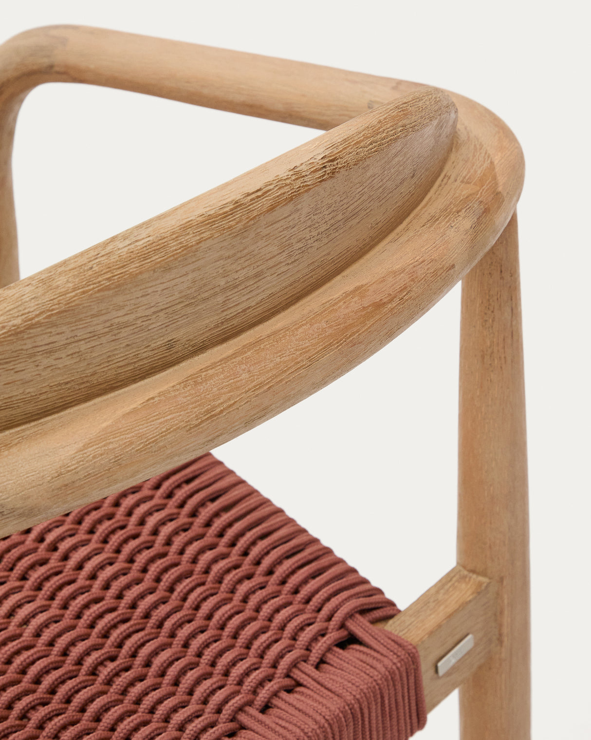 Nina stapelbarer In/Outdoor Stuhl aus massivem Akazienholz und Seil in der Farbe Terrakotta - ZEN ZONE Furniture