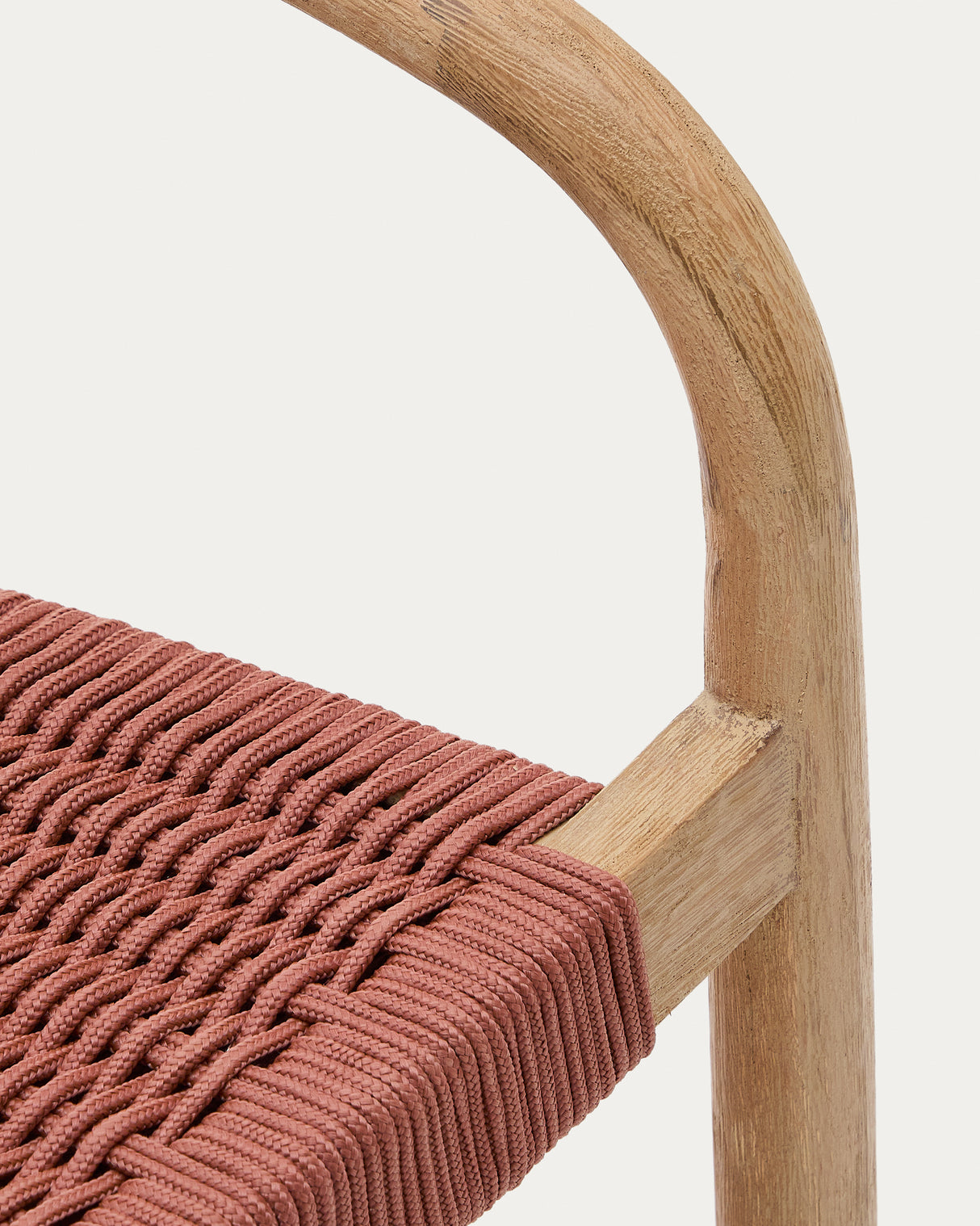 Nina stapelbarer In/Outdoor Stuhl aus massivem Akazienholz und Seil in der Farbe Terrakotta - ZEN ZONE Furniture