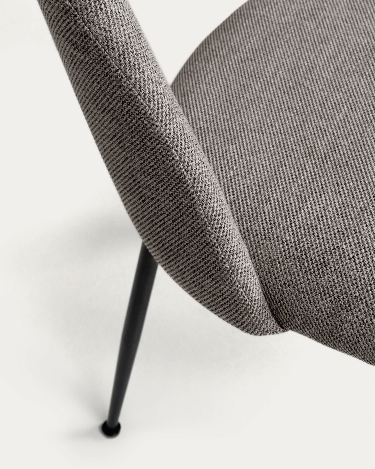 Mahalia Stuhl hellgrau und Stahlbeine mit schwarzem Finish - ZEN ZONE Furniture