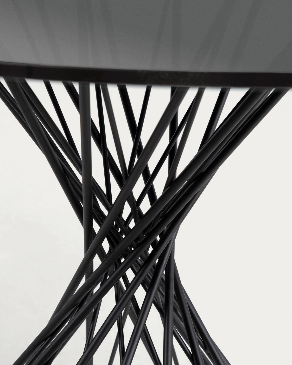 Niut Glas-Tisch Schwarz Ø 120 cm - ZEN ZONE Furniture