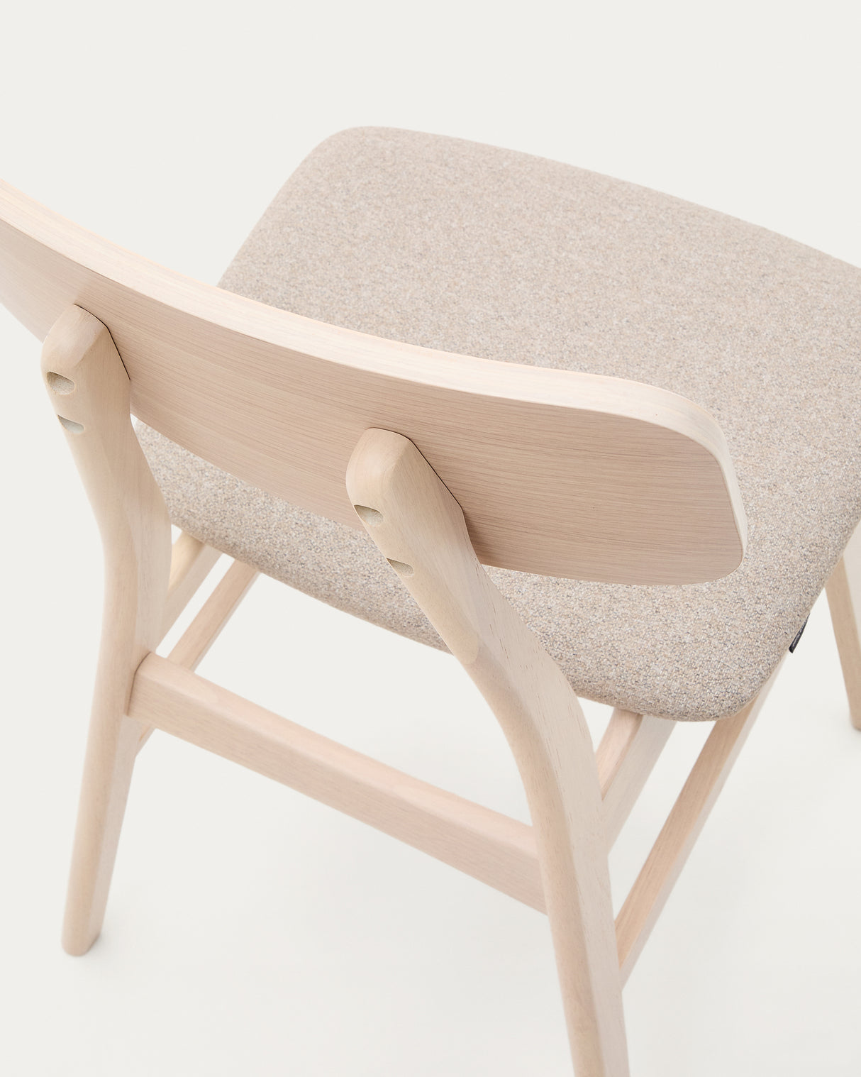 Selia Stuhl aus Eichenfurnier und massivem Kautschukholz gepolstert hellgrau - ZEN ZONE Furniture