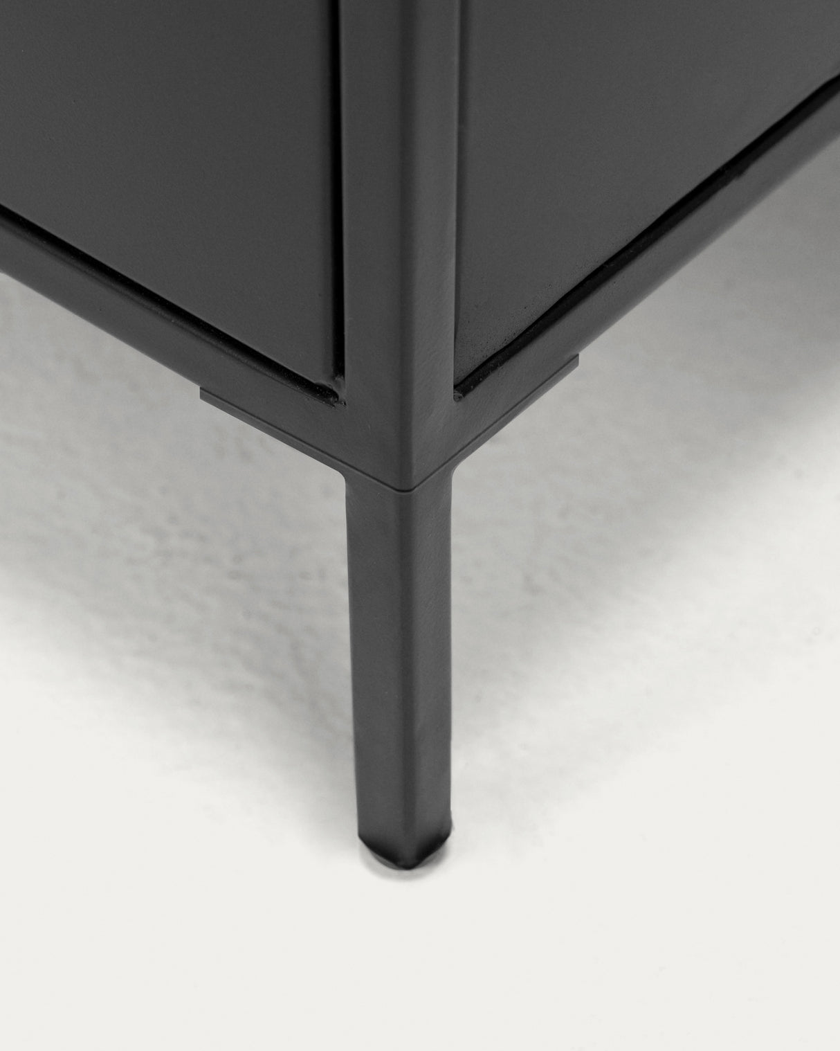 Shantay TV-Schrank 1 Türe und 1 Schublade aus Metall mit schwarzem Finish 150 x 50 cm - ZEN ZONE Furniture