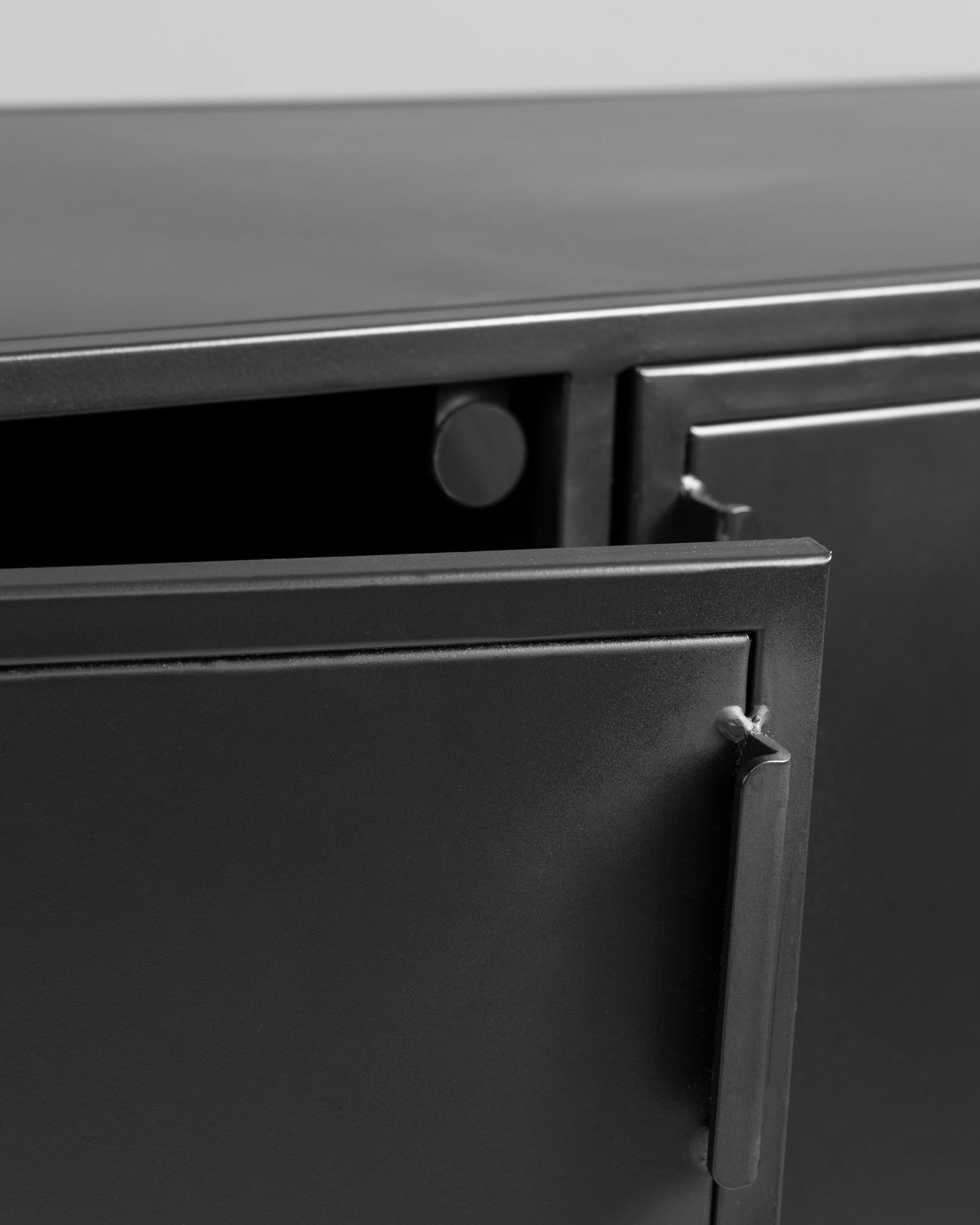 Shantay Sideboard 3 Türen aus Stahl mit Finish in Schwarz 160 x 72 cm - ZEN ZONE Furniture