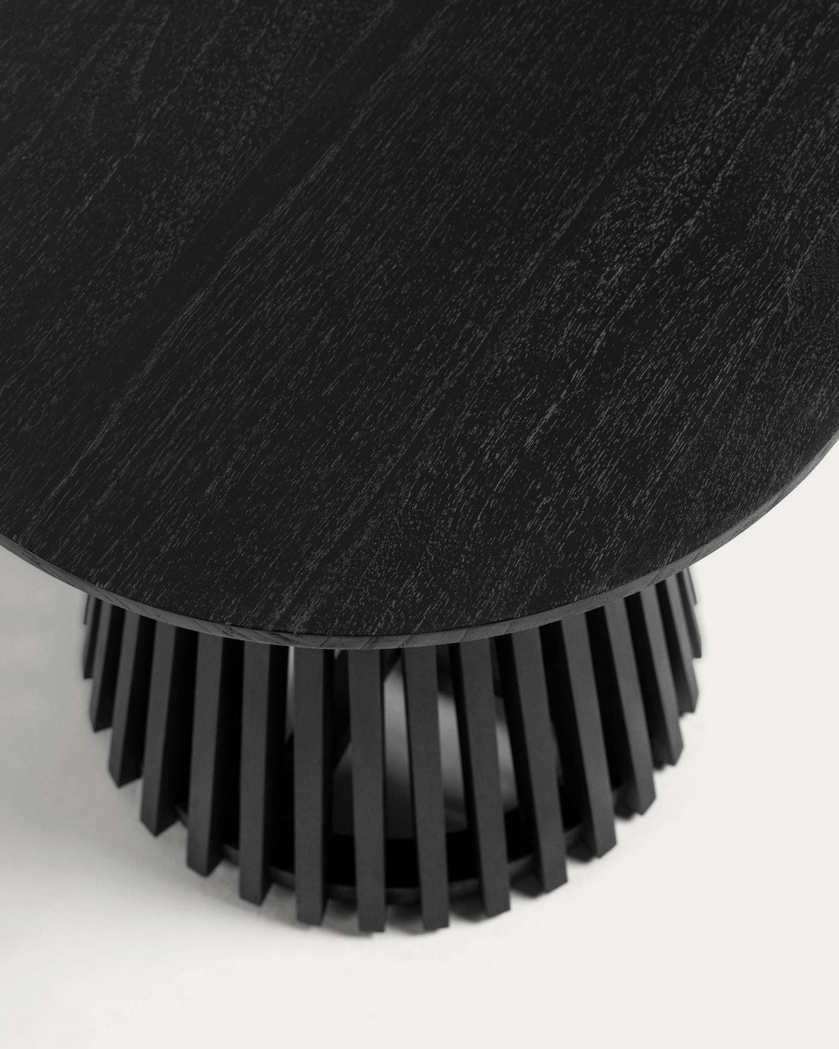 Jeanette Beistelltisch aus massivem Mindiholz schwarz Ø 50 cm - ZEN ZONE Furniture