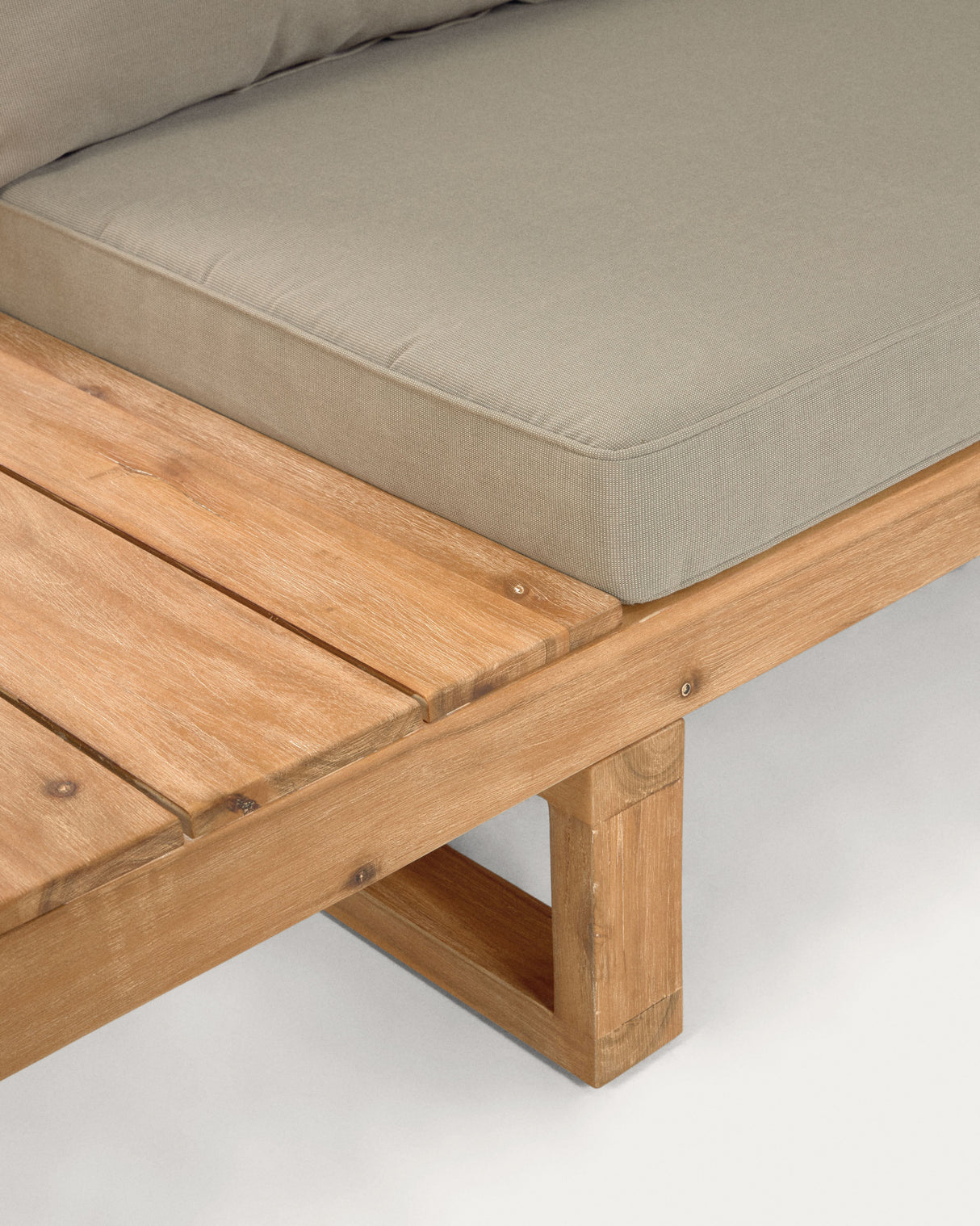 Flaviina Set 5-Sitzer Ecksofa und Tisch aus massivem Akazienholz FSC 100% - ZEN ZONE Furniture