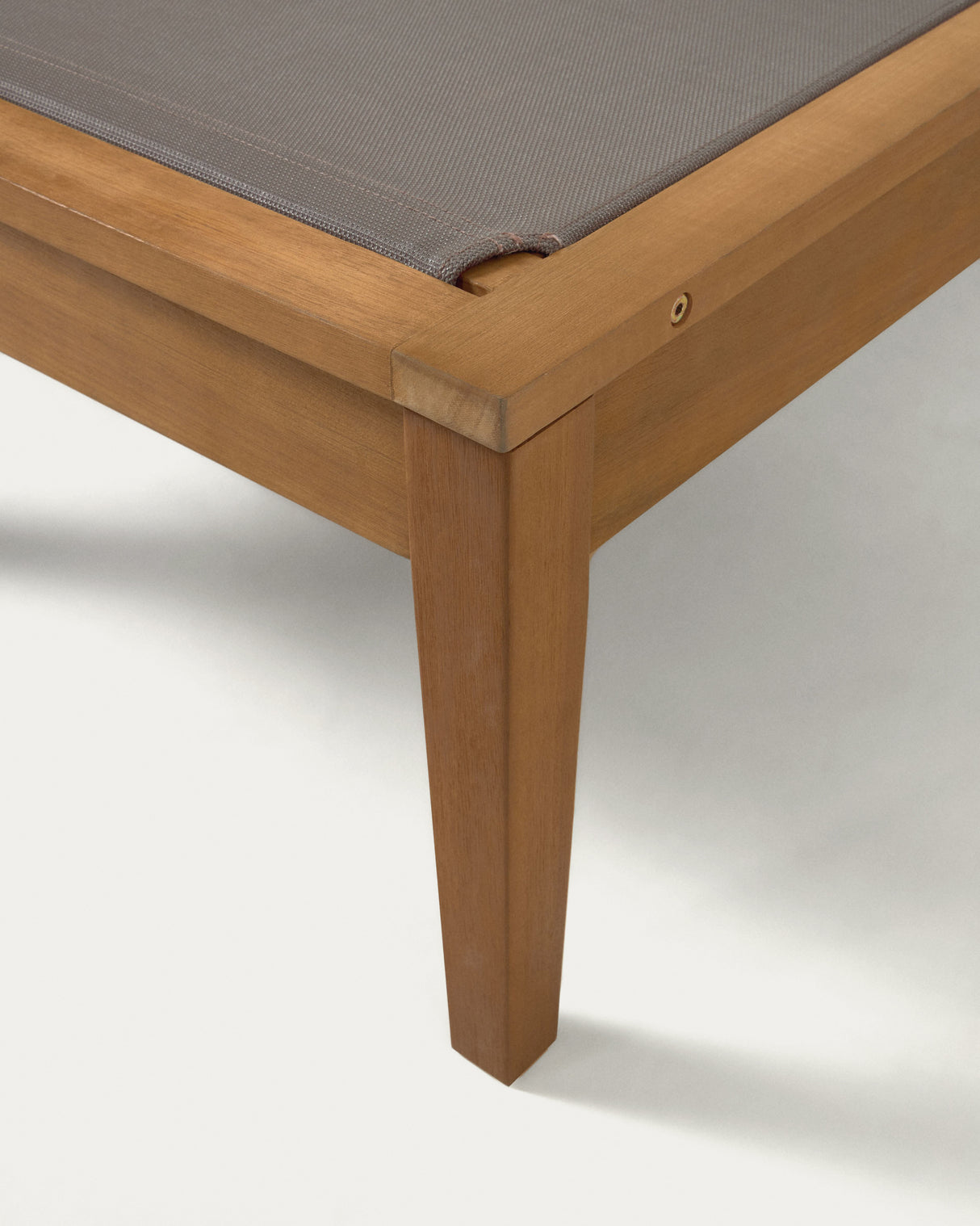 Caterin verstellbare Sonnenliege aus massivem Eukalyptusholz FSC 100% in grün - ZEN ZONE Furniture