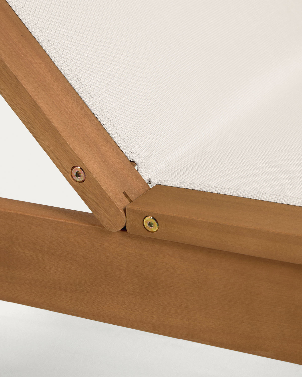 Caterin verstellbare Sonnenliege aus massivem Eukalyptusholz FSC 100% in beige - ZEN ZONE Furniture