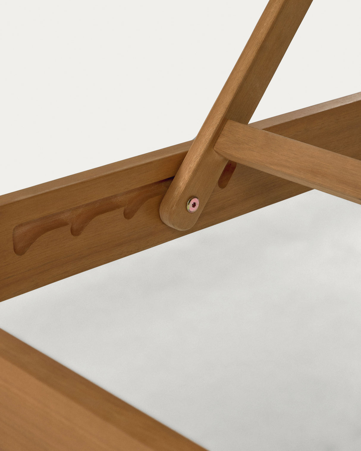 Caterin verstellbare Sonnenliege aus massivem Eukalyptusholz FSC 100% in beige - ZEN ZONE Furniture