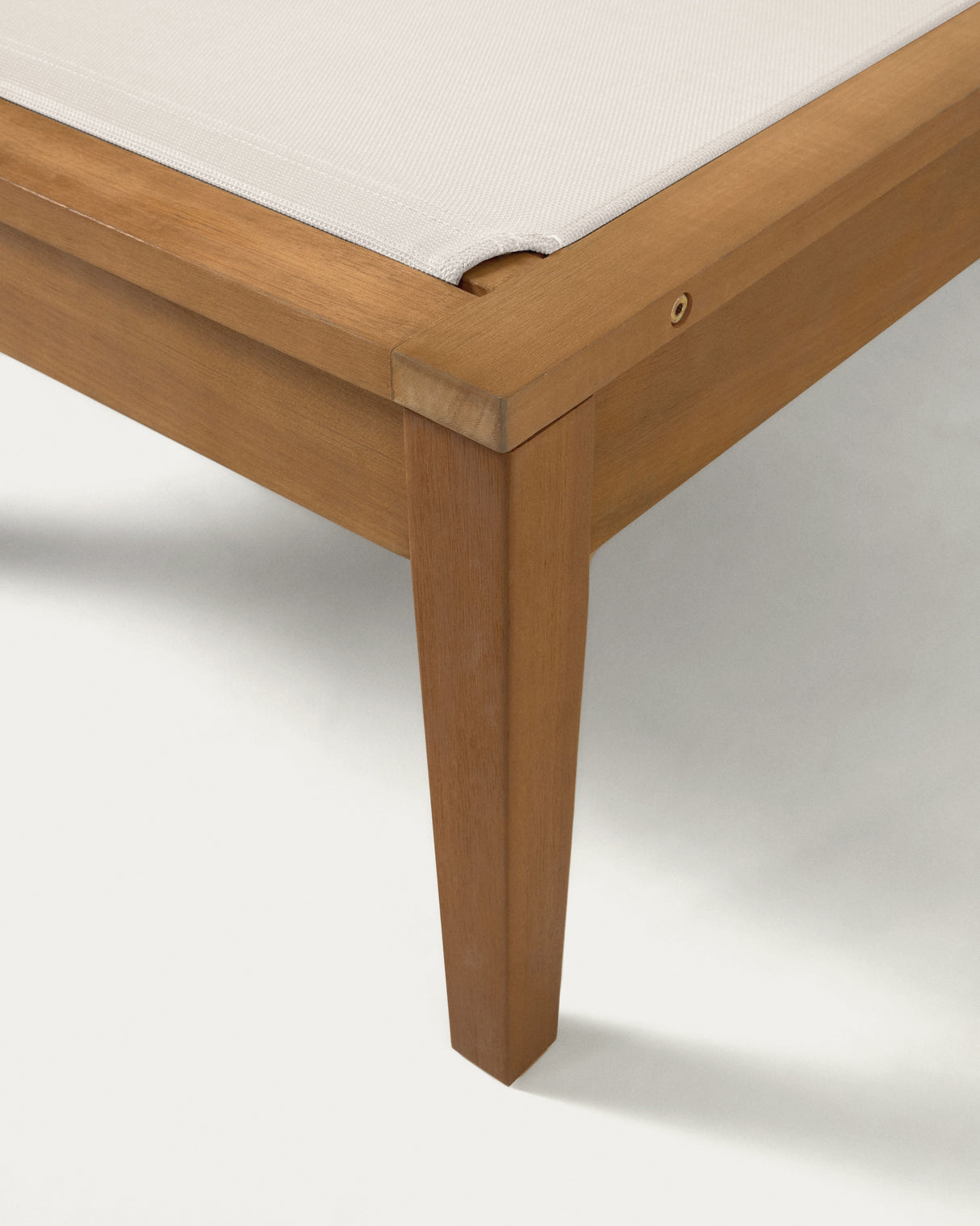 Caterin verstellbare Sonnenliege aus massivem Eukalyptusholz FSC 100% in beige - ZEN ZONE Furniture