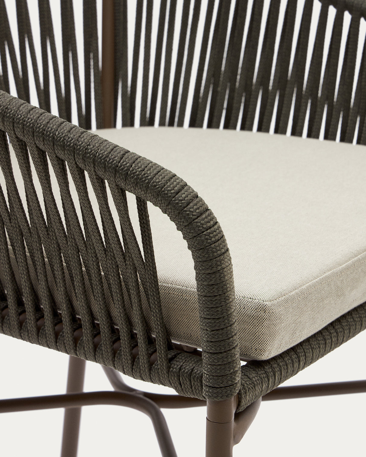 Yanet Hocker aus Seil in grün und verzinktem Stahl Höhe 58 cm - ZEN ZONE Furniture