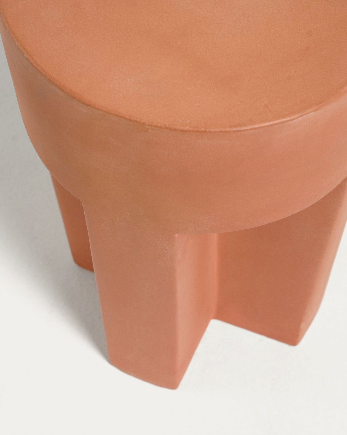 Vilena runder Outdoor Beistelltisch aus Terrakotta Ø 33 cm - ZEN ZONE Furniture