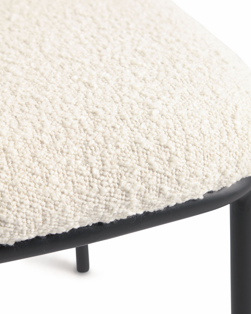 Ciselia Stuhl aus weißem Bouclé und Stahlbeinen mit schwarzem Finish, FSC Mix Credit - ZEN ZONE Furniture