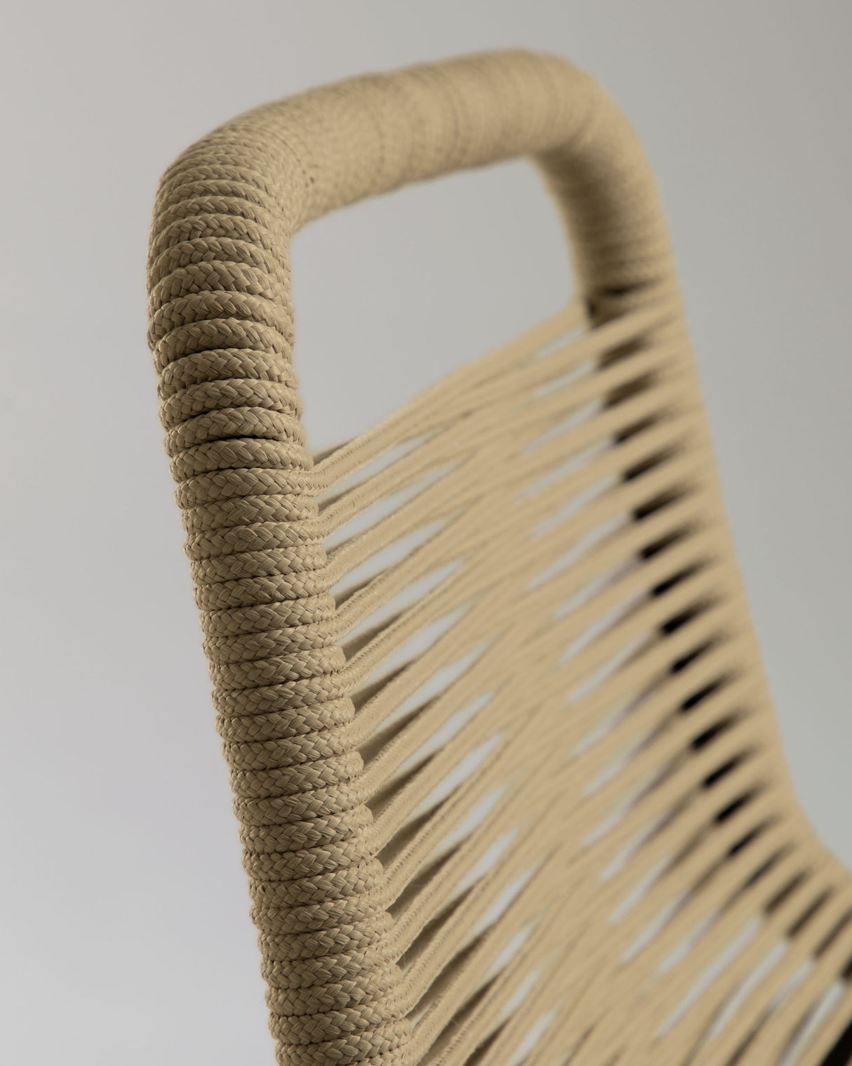 Lambton stapelbarer Hocker aus braunem Seil und Stahl mit schwarzem Finish Höhe 74 cm - ZEN ZONE Furniture