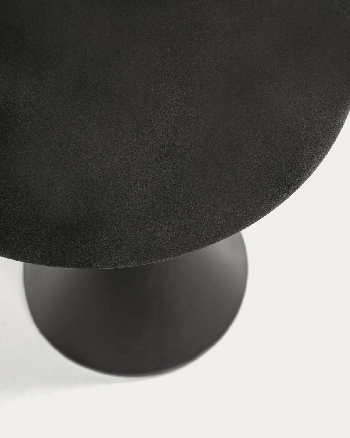 Yinan Beistelltisch Ø 48 cm Schwarz - ZEN ZONE Furniture