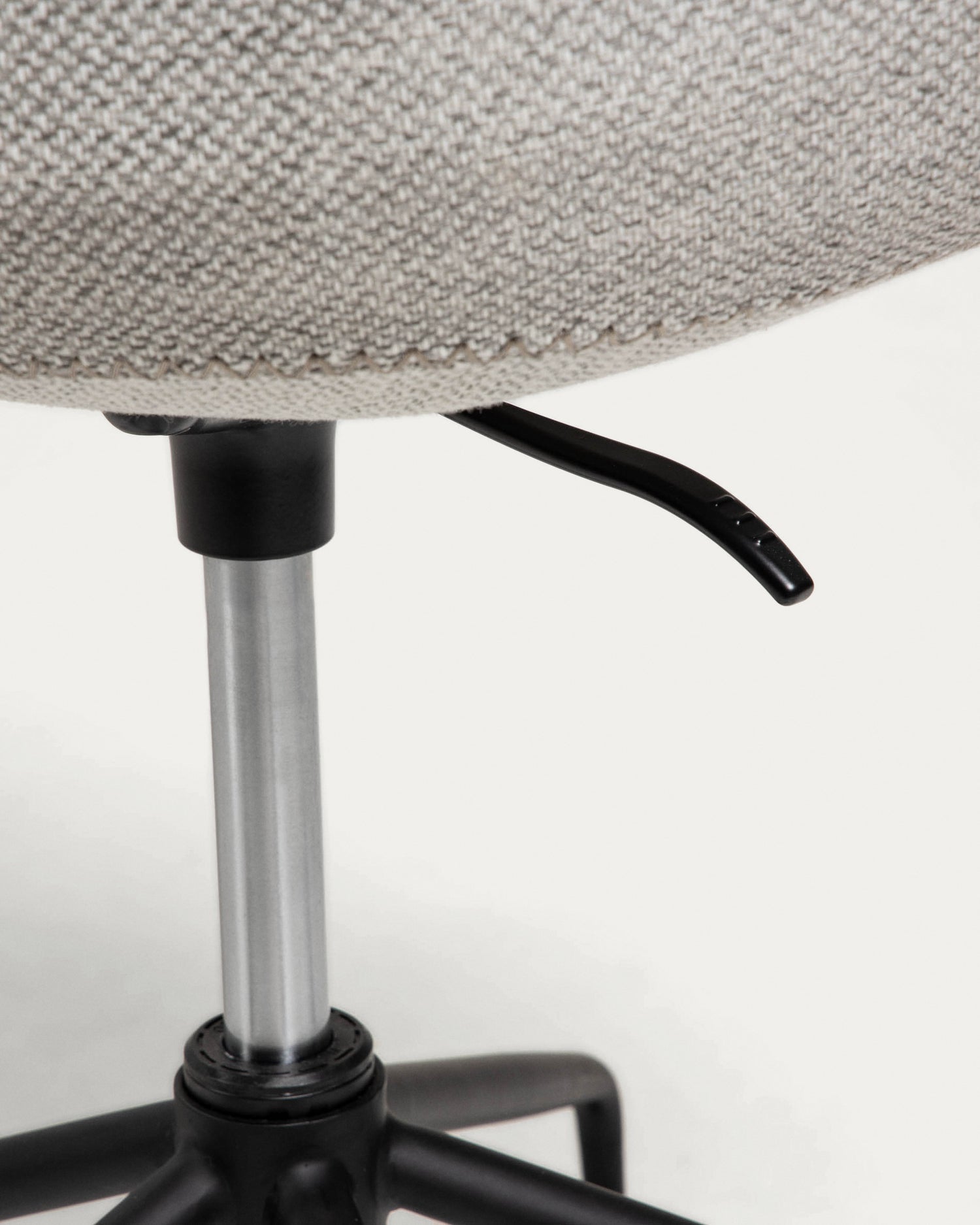Yvette Schreibtischstuhl in Hellgrau mit schwarzen Stahlbeinen - ZEN ZONE Furniture