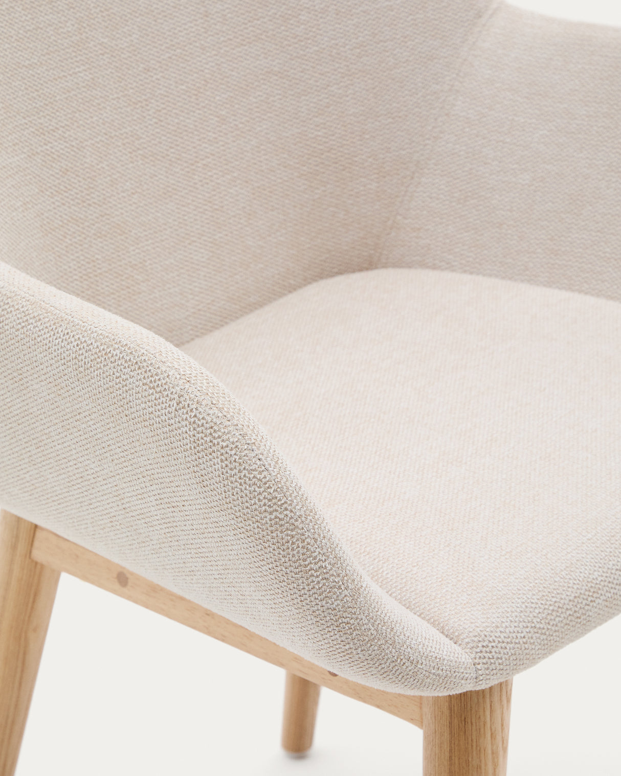 Konna Stuhl in Beige und Beine aus massivem Eschenholz mit natürlichem Finish - ZEN ZONE Furniture