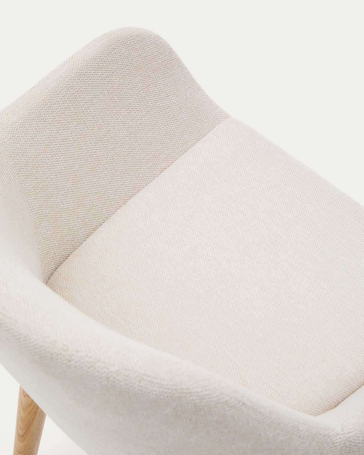 Konna Stuhl in Beige und Beine aus massivem Eschenholz mit natürlichem Finish - ZEN ZONE Furniture