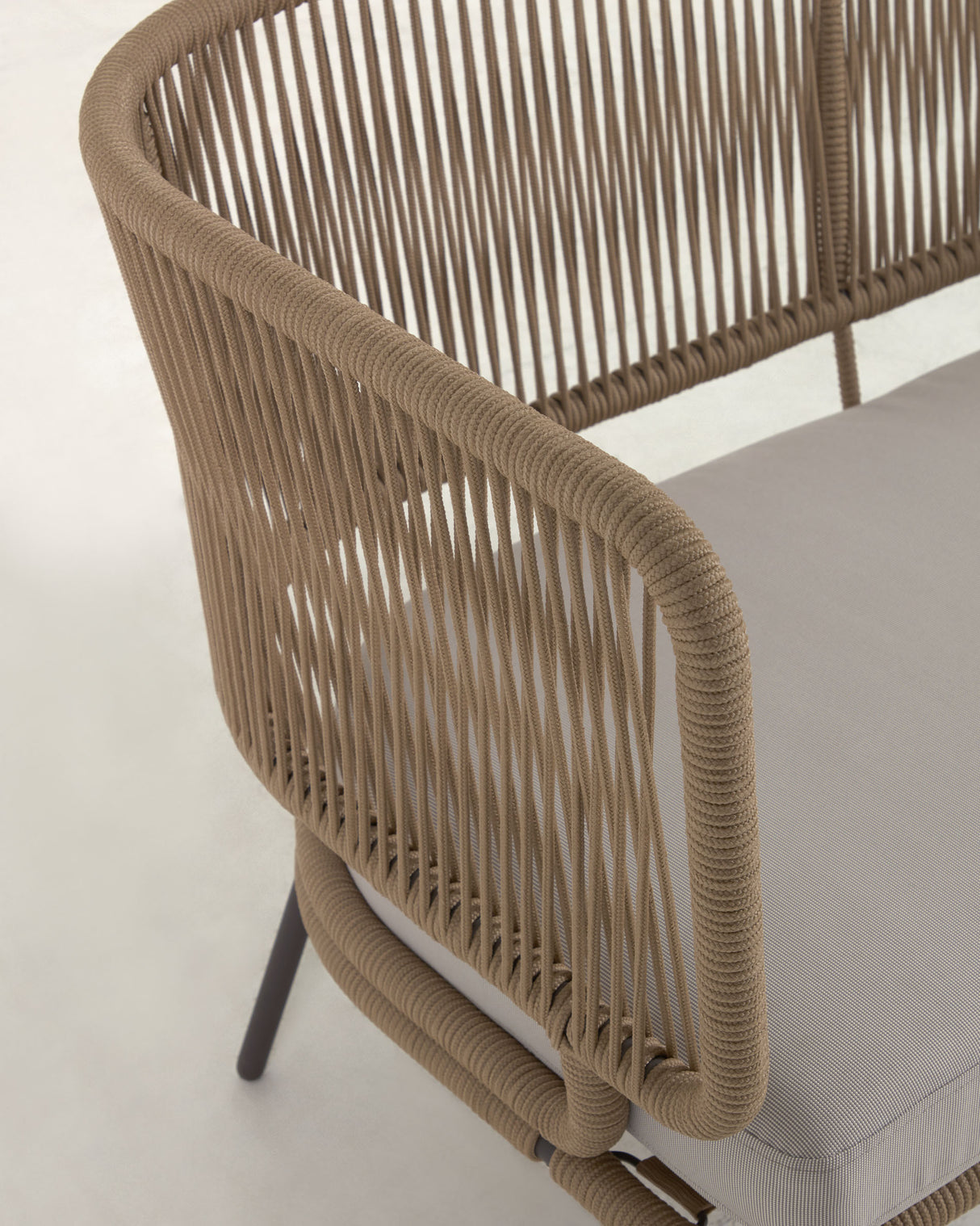 Nadin 2-Sitzer Sofa aus beigefarbenem Seil und Beinen aus verzinktem Stahl 135 cm - ZEN ZONE Furniture