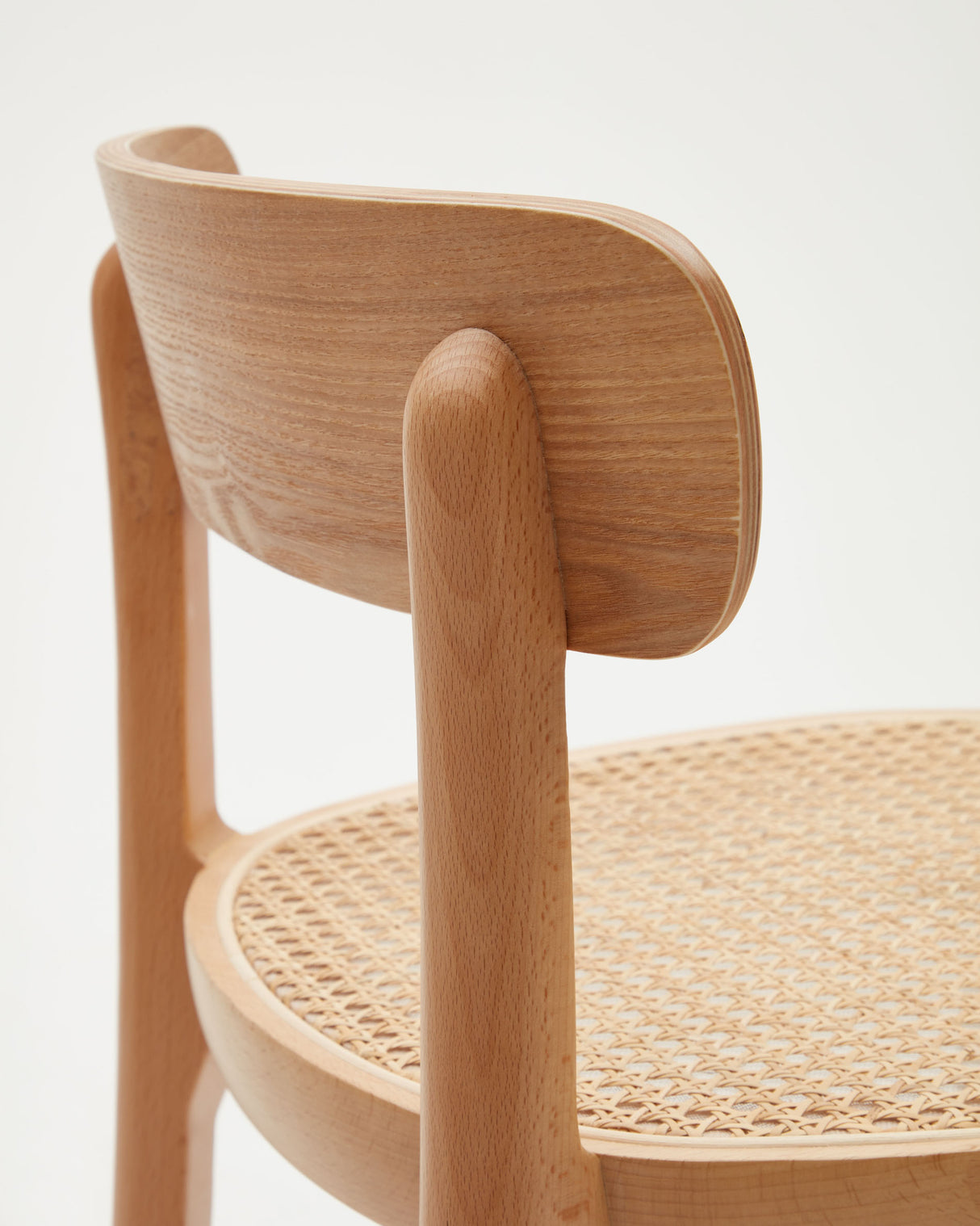 Romane Hocker aus Buchenholz mit natürlichem Finish, Eschenfurnier und Rattan Höhe 75 cm - ZEN ZONE Furniture