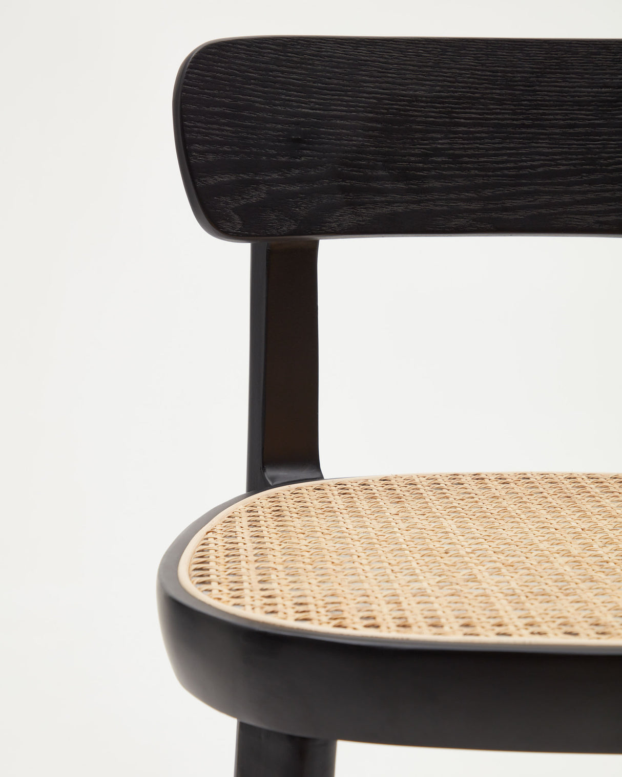 Romane Hocker aus Buchenholz mit schwarzem Finish, Eschenfurnier und Rattan Höhe 75 cm - ZEN ZONE Furniture