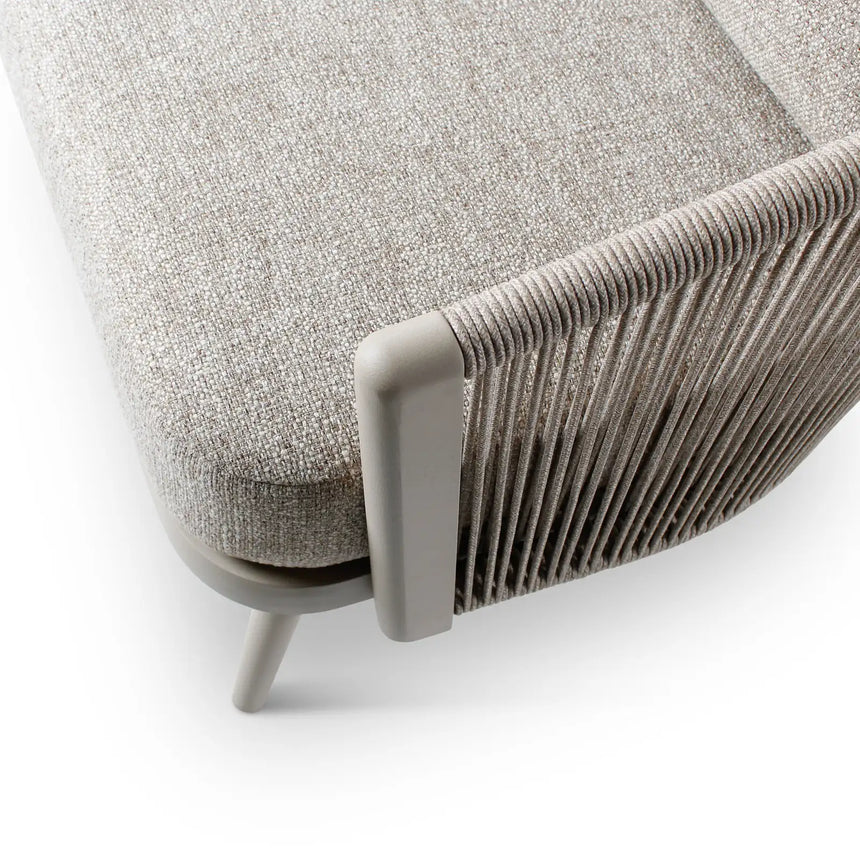 Gartensessel Mikos aus Aluminium mit steinfarbenen Kissen aus Outdoor-Stoff, 73x81x78 cm - ZEN ZONE Furniture