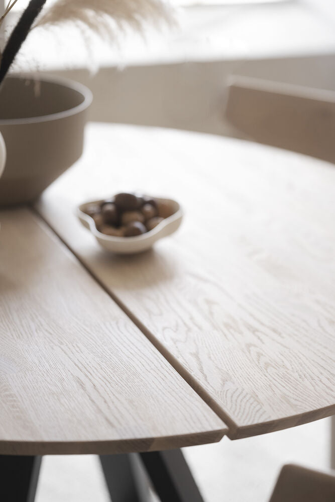 CARRADALE Esstisch Weiß pigmentiert/Schwarz 130x130x75cm - ZEN ZONE