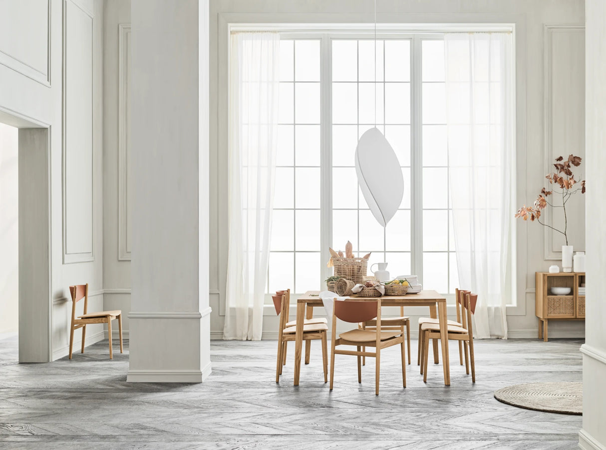 Graceful Esstisch aus massiver Eiche 130 x 130 cm - 30 mm - ZEN ZONE Furniture