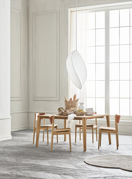 Graceful Esstisch aus massiver Eiche 130 x 130 cm - 30 mm - ZEN ZONE Furniture