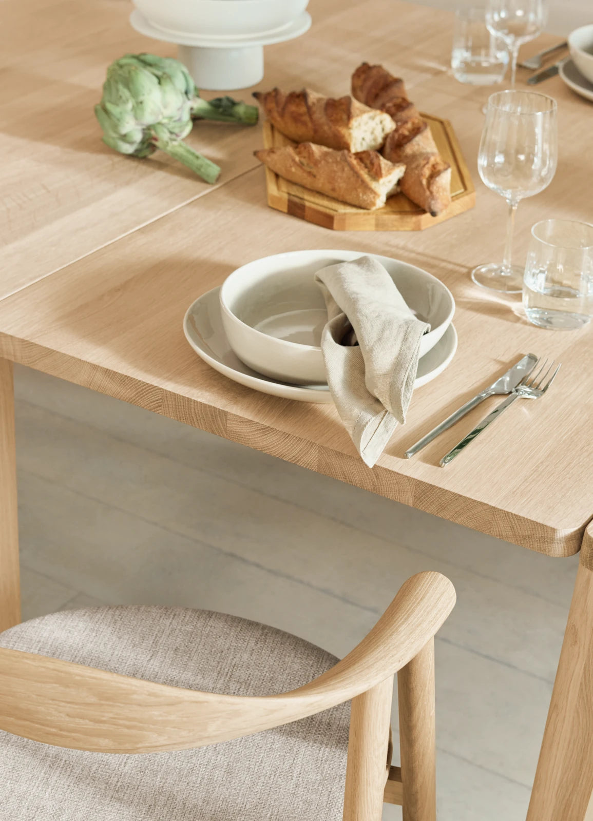 Graceful Esstisch aus massiver Eiche 130 x 130 cm - 30 mm - ZEN ZONE Furniture