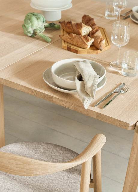 Graceful Esstisch aus massiver Eiche 130 x 130 cm - 30 mm - ZEN ZONE Furniture