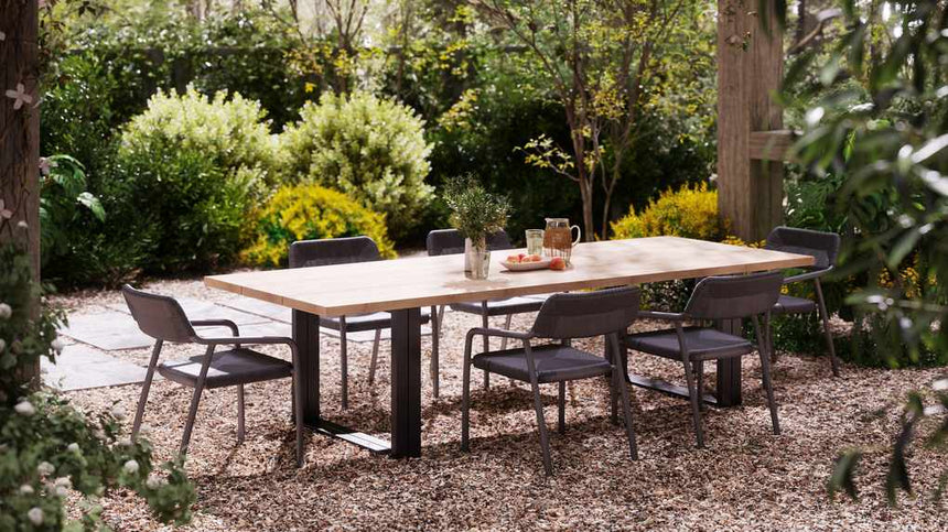 Granelli Gartenstuhl mit Armlehnen aus Aluminium und Geflecht Schwarz - ZEN ZONE Furniture
