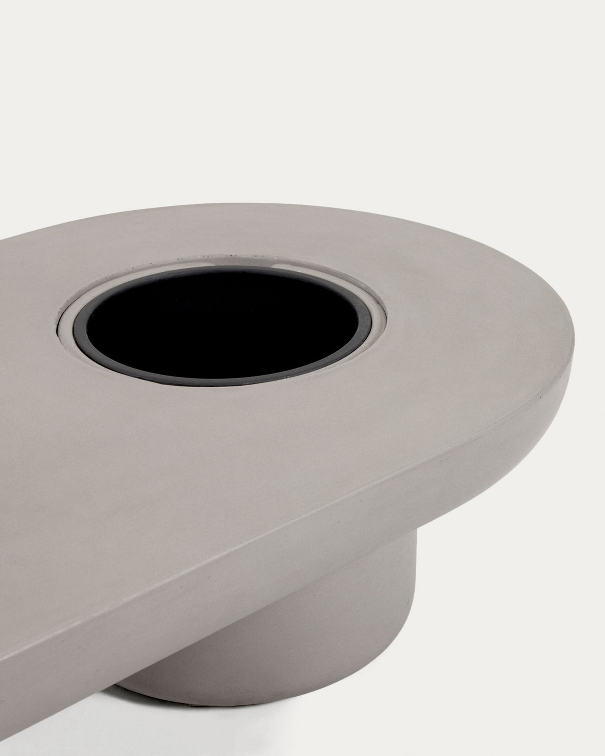 Taimi Outdoor Couchtisch aus Zement Ø 140 x 60 cm - ZEN ZONE Furniture