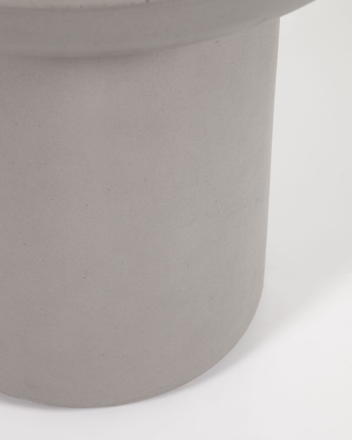 Taimi Runder Outdoor Beistelltisch aus Zement Ø 50 cm - ZEN ZONE Furniture