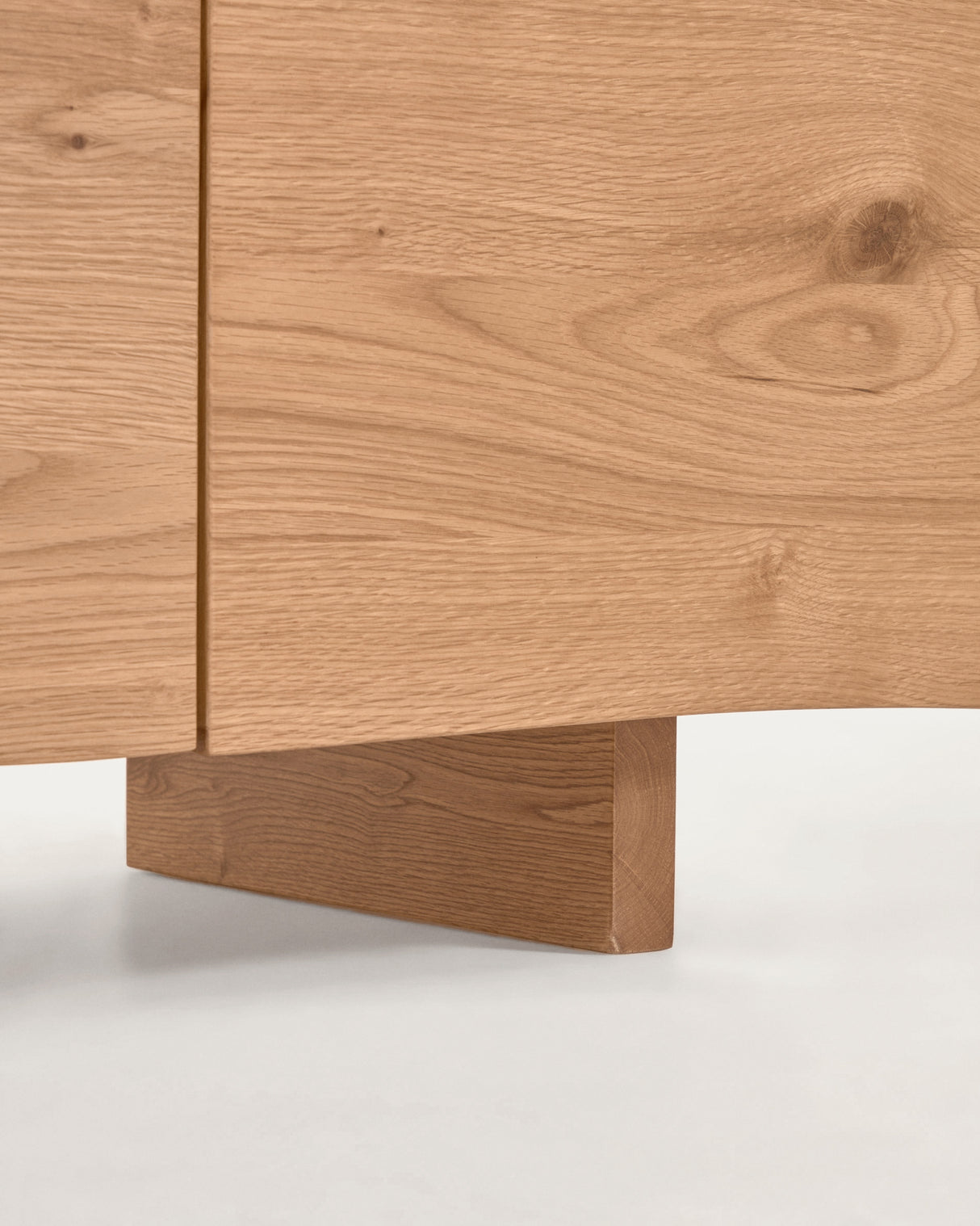 Rasha Sideboard 4 Türen Eichenfurnier mit natürlichem Finish 180 x 71 cm - ZEN ZONE Furniture