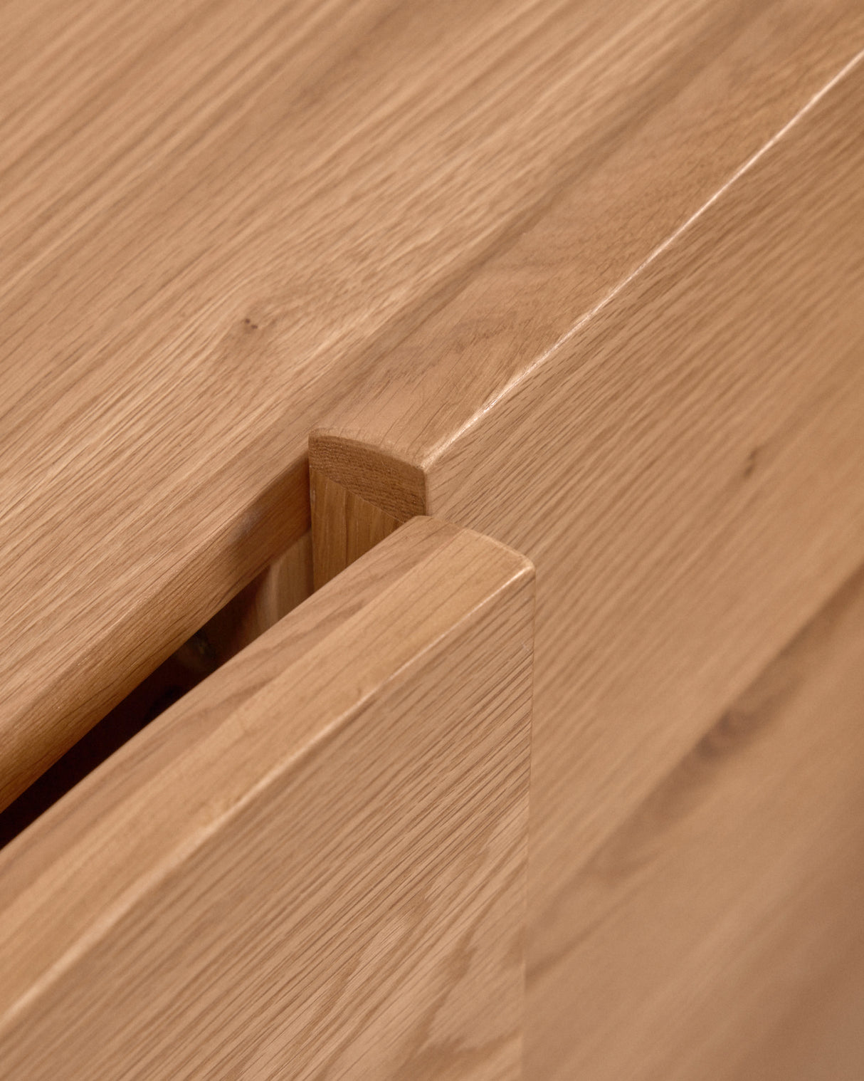 Rasha Sideboard 4 Türen Eichenfurnier mit natürlichem Finish 180 x 71 cm - ZEN ZONE Furniture