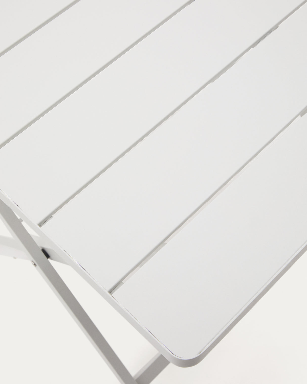 Faltbarer Gartentisch Torreta aus Aluminium mit hellgrauem Finish 70 x 70 cm - ZEN ZONE Furniture