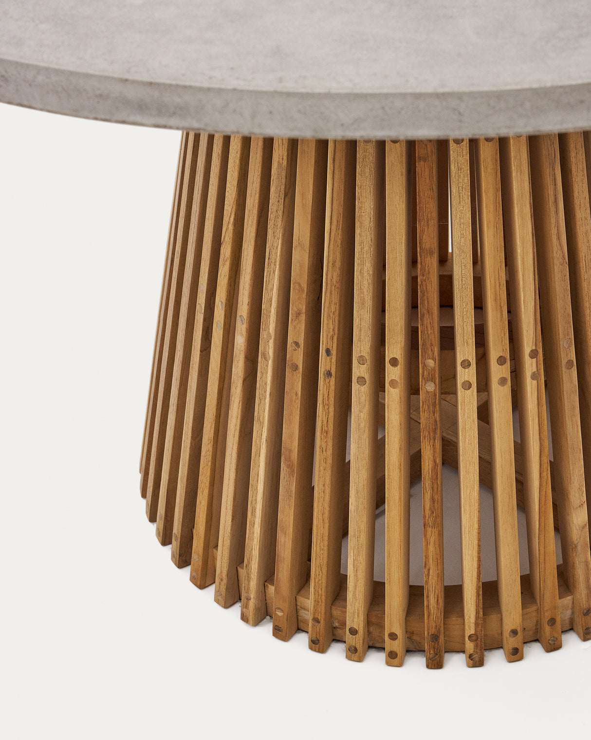 Alcaufar Outdoor Tisch rund aus massivem Teakholz und grauem Zement Ø 120 cm - ZEN ZONE Furniture