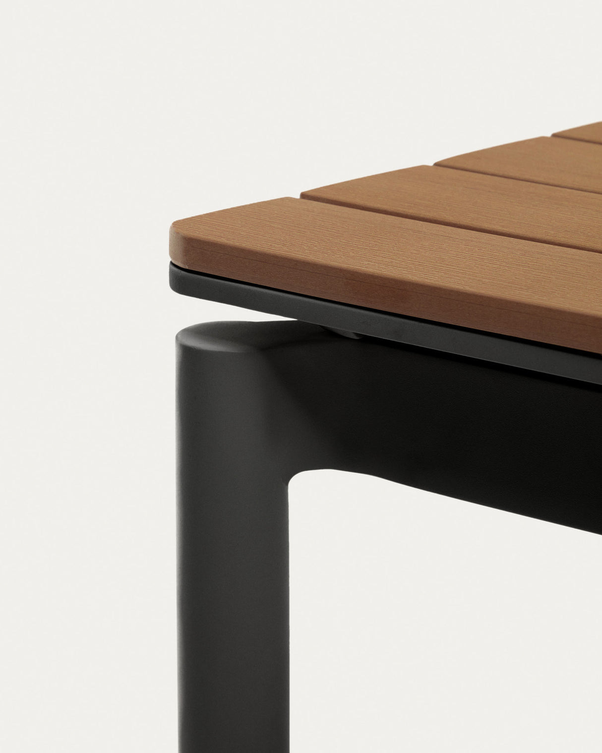 Canyelles Gartenausziehtisch aus Poly-Holz und mattschwarzem Aluminium 140 (200) x 90 cm - ZEN ZONE Furniture