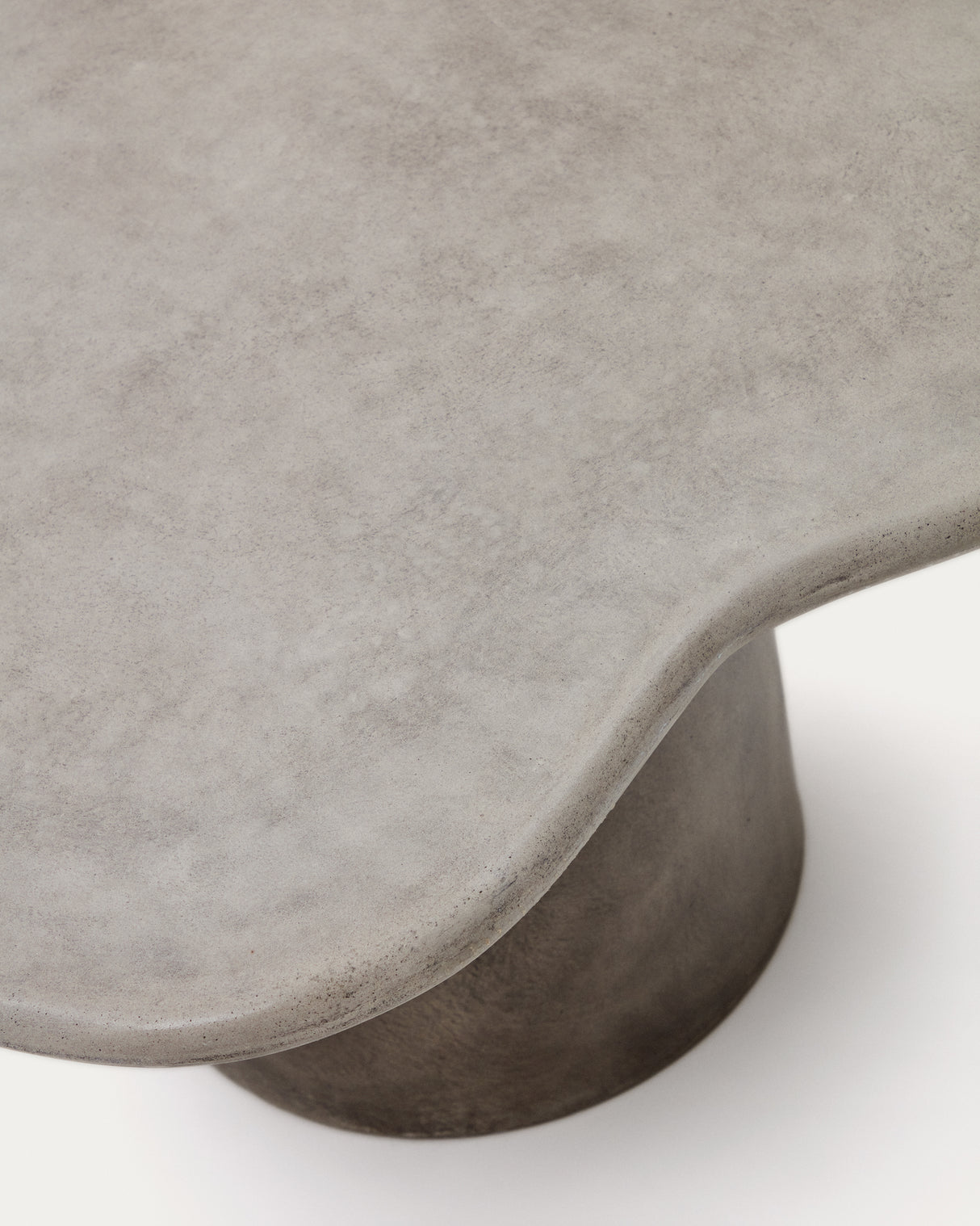 Macarella Couchtisch aus Zement 83 x 77 cm - ZEN ZONE Furniture