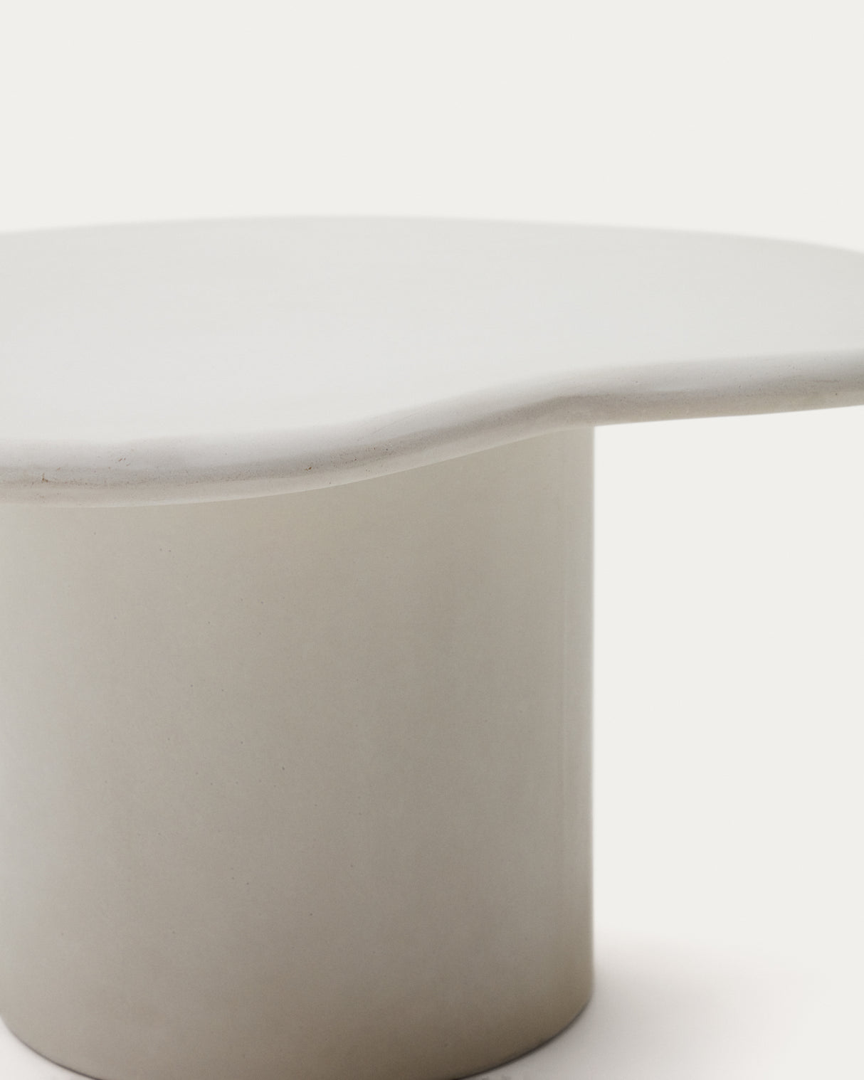 Macarella Couchtisch aus weißem Zement 83 x 77 cm - ZEN ZONE Furniture