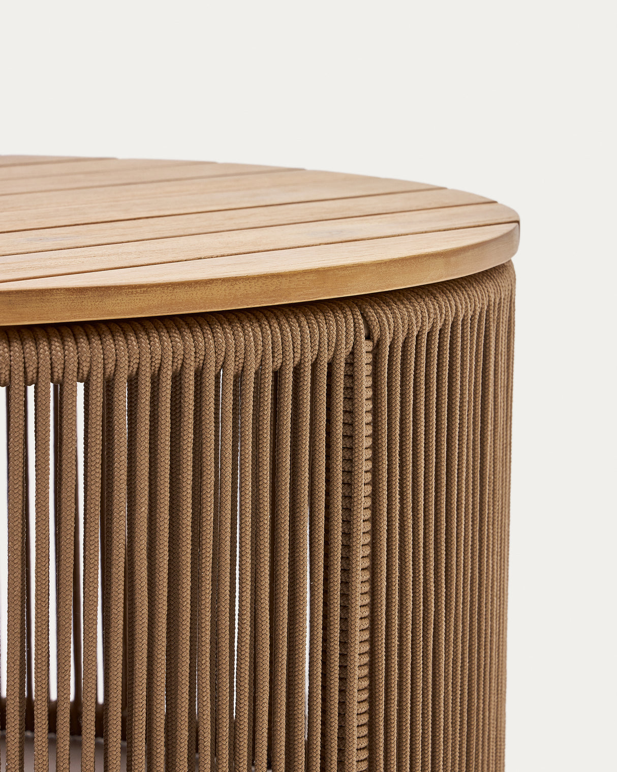 Dandara Couchtisch aus Stahl, beigem Flechtwerk und massivem Akazienholz Ø70 cm 100% FSC - ZEN ZONE Furniture