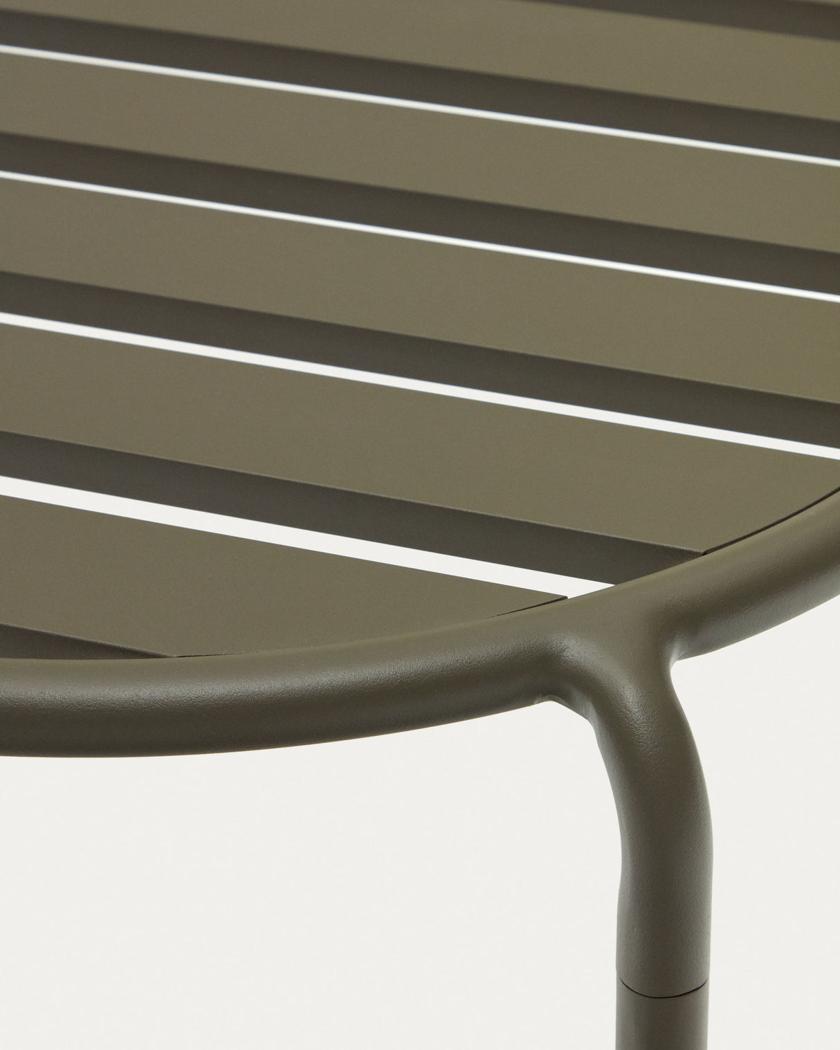 Joncols Gartenbeistelltisch aus Aluminium mit Finish in Grün Ø 60 cm - ZEN ZONE Furniture