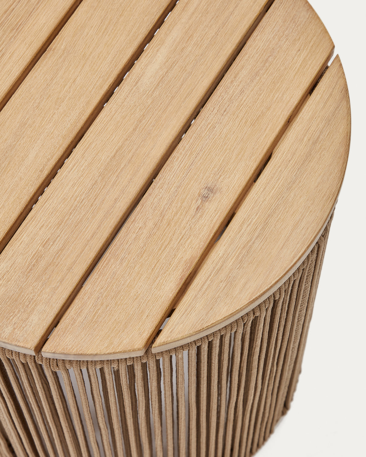 Couchtisch Dandara aus Stahl, beigem Flechtwerk und massivem Akazienholz Ø40 cm FSC 100% - ZEN ZONE Furniture