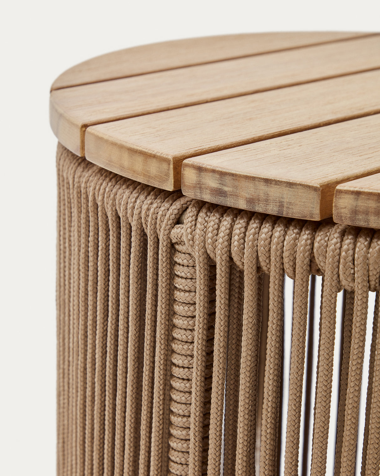 Couchtisch Dandara aus Stahl, beigem Flechtwerk und massivem Akazienholz Ø40 cm FSC 100% - ZEN ZONE Furniture