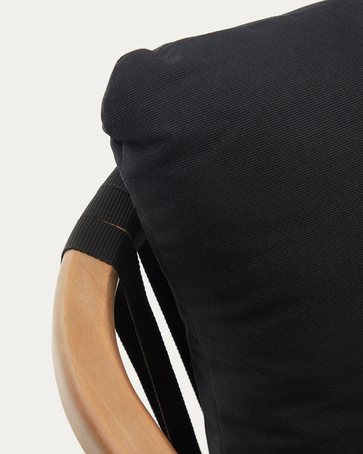 Malaret stapelbarer Stuhl aus massivem Eukalyptusholz und Seil in Schwarz FSC 100% - ZEN ZONE Furniture